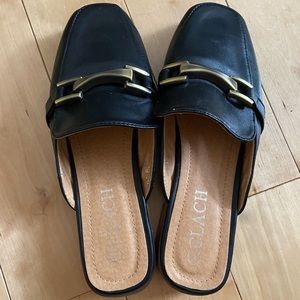 Clach Shoes size 36 (size 6)